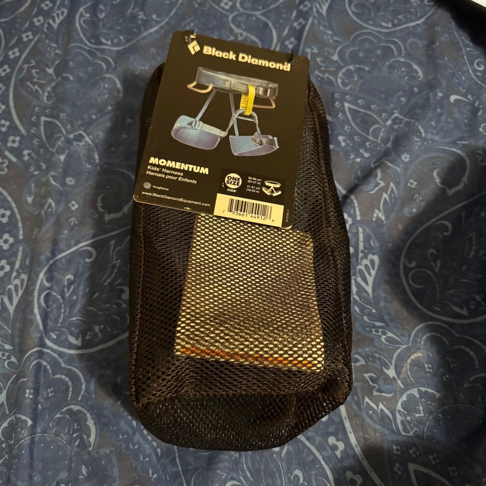 NWT Black Diamond Momentum Kids One Size Kingfisher Harness Climbing Gear